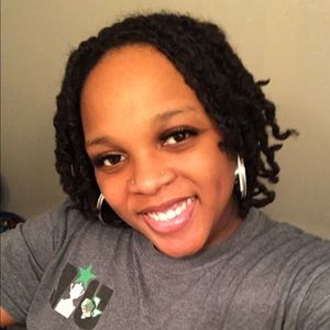 Meet your Posher, Dee